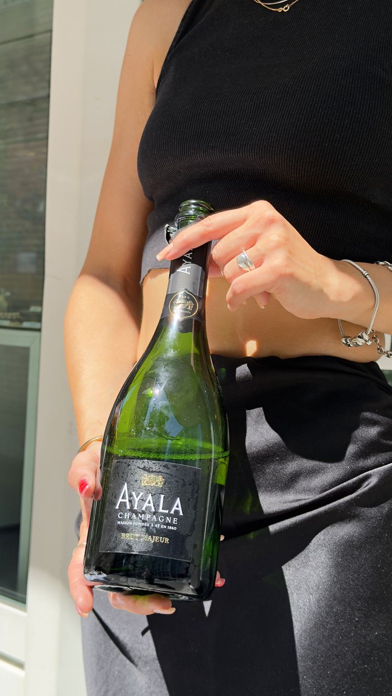 Champagner in der Hand