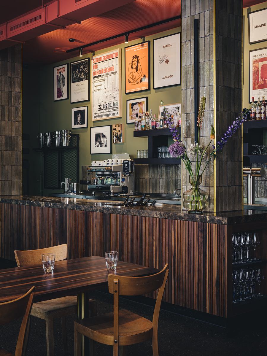 Kunst über der Bar
