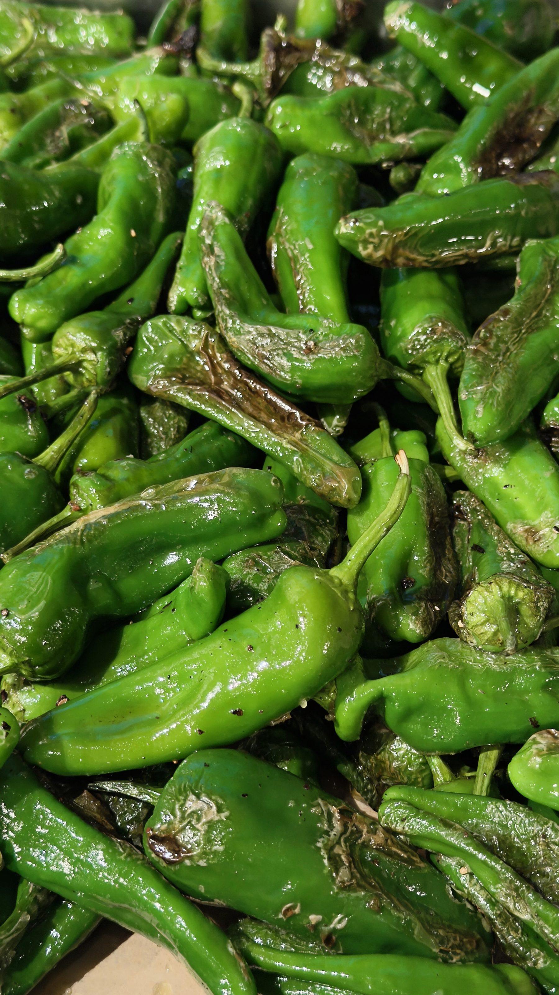 Geröstete Padrón-Paprika aus der Halle