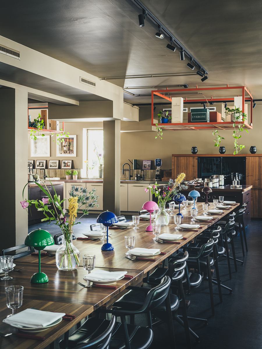 Studio, lange Tafel